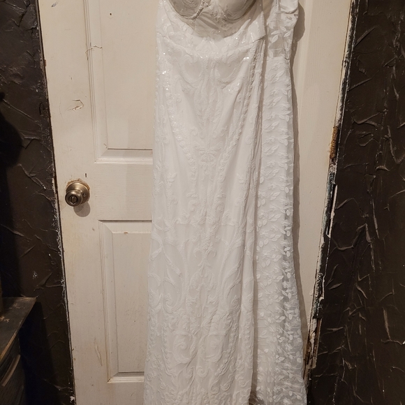 Sparkling white strapless dress with train - Picture 2 of 16